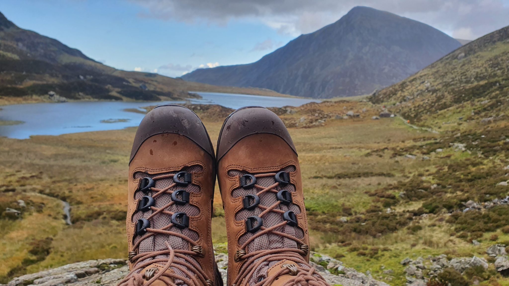 HOW TO CLEAN HIKING BOOTS